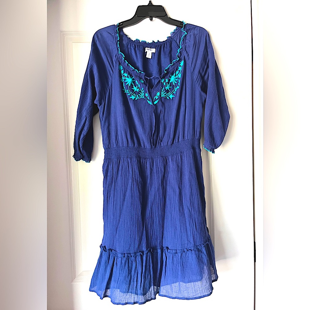 Old Navy dress w/lining. Size small.  Worn once.